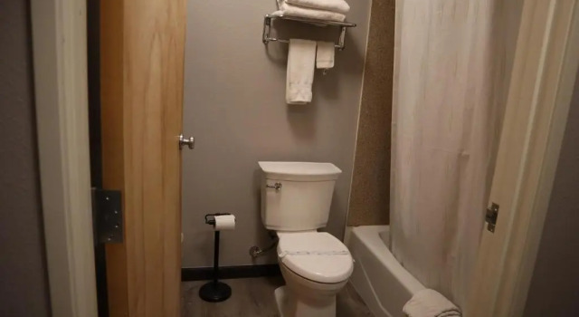 Люкс с 3 комнатами Express Inn & Suites Eugene
