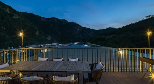 Yuzhichen Light Luxury Holiday Homestay (Beijing Huairou Baihewan Scenic Area), Book Hotel Hoteller i Beijing Province med parkering, Parkering