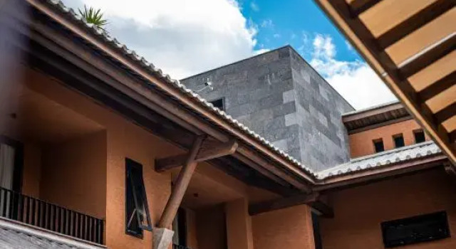 The residence of Helu people in Shaxi Ancient Town, Book Hotel Dali Yunnan