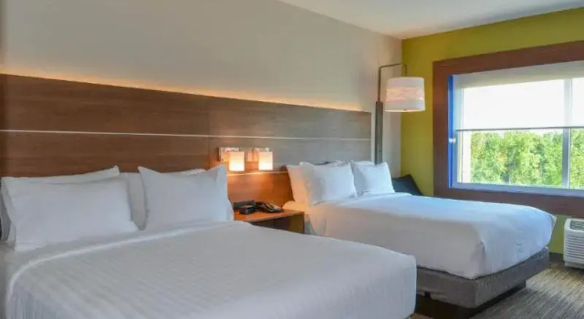 Четырёхместный люкс Holiday Inn Express Raleigh Arpt - Brier Crk Area