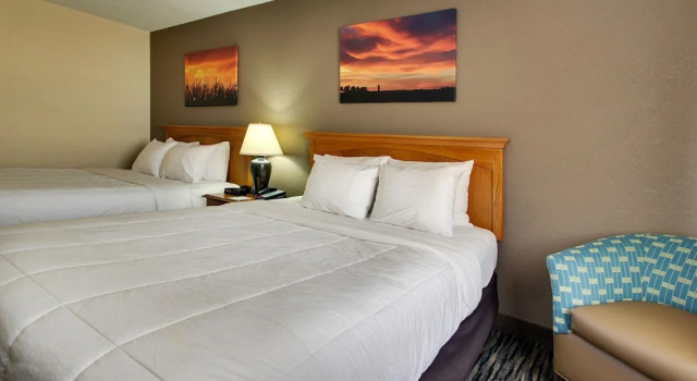 Четырёхместный номер Standard EverSpring Inn & Suites