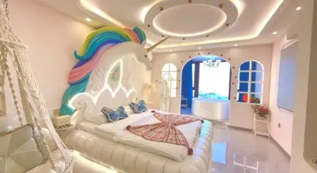 Двухместный люкс Luxury Qifentian Homestay (Harbin Central Street Baroque Style Street)