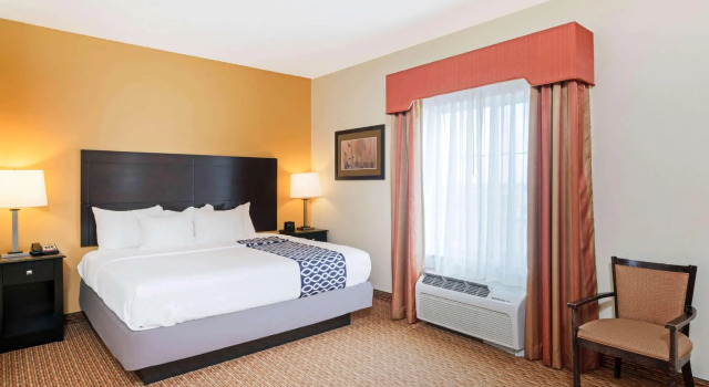 Двухместный люкс с 2 комнатами La Quinta by Wyndham Stillwater -University Area