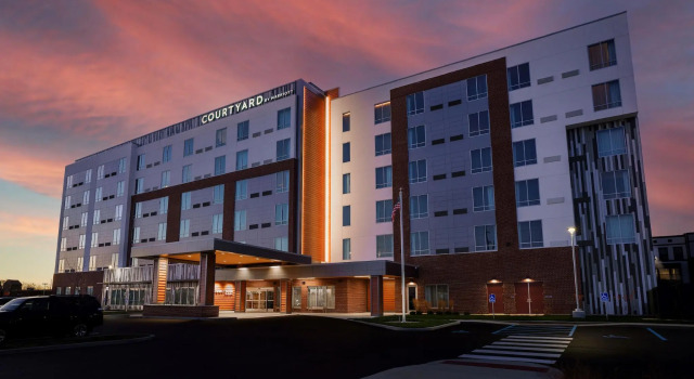Двухместный люкс c 1 комнатой Courtyard by Marriott Indianapolis Fishers