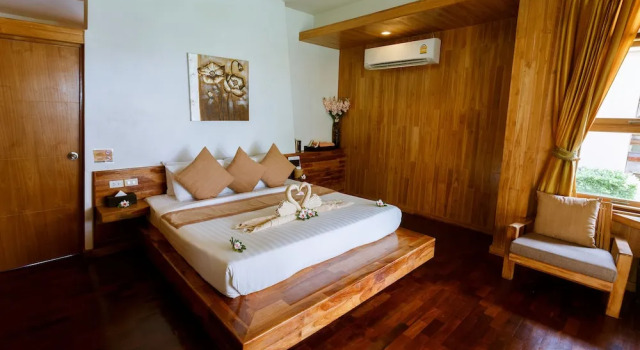 Бунгало Beachfront Bundhaya Villas