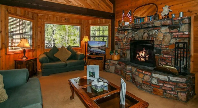 Getaway Chalet, Varaa Mökki Hotellit Big Bear Lake pysäköinnillä, Pysäköinti