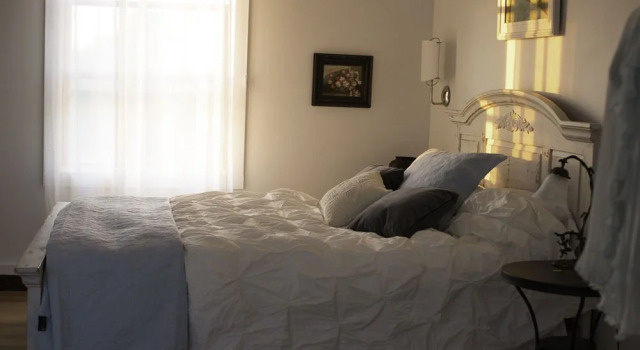 AWAY Bed & Breakfast, Забронировать Отель Отели Заповедника Point Petre Wildlife Conservation Area с парковкой, Парковка