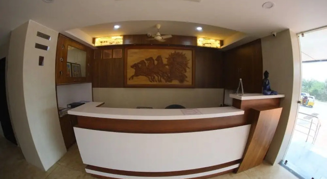 Hotel Swarna Inn, Rezerwuj Hotel Hotele w Andhra Pradesh z parkingiem, Parking