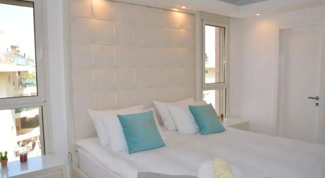 Апартаменты Renovated 3 Bedroom - Residence with Pool next the Beach