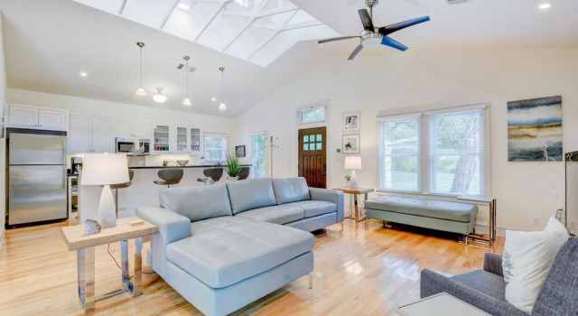 2408 Wilson Street House by RedAwning, Rezerwuj Dom wakacyjny Domki letniskowe w Greater Austin, Domek