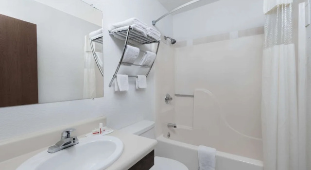 Studio Suite Super 8 by Wyndham Winner SD