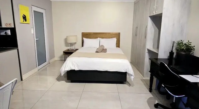 Люкс Premier Waterfall City Guest Lodge