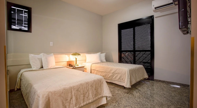 Трёхместный номер Superior Plaza Inn Small Town Flat