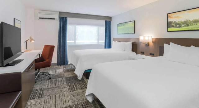 Четырёхместный номер Standard Hilton Garden Inn Davis Downtown