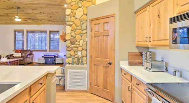 3 Mi to Golf Course: Show Low Escape w/ Fire Pit