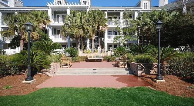 Bay Facing Unit Just a Short Stroll to Shops and Restaurants, Rezerwuj Dom wakacyjny Hotele w Emerald Coast z parkingiem, Parking