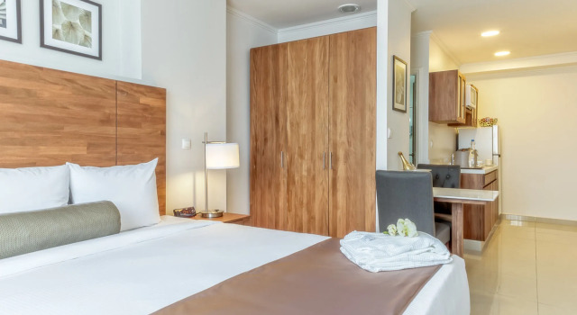 Отель Majestic City Suites & Beach