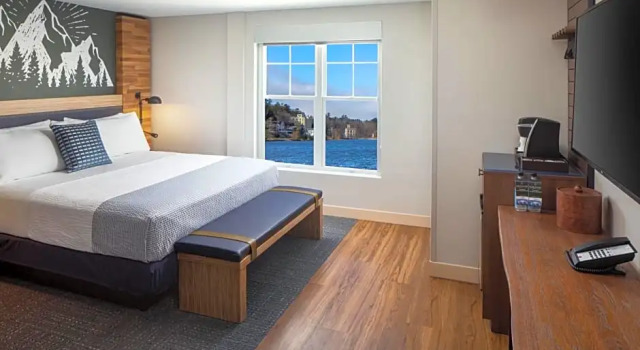 Двухместный номер Standard с видом на озеро voco Saranac Lake NY - Waterfront by IHG
