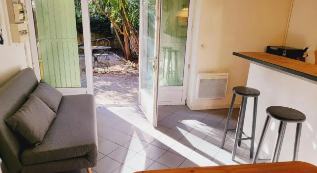 Studio of 24m with Small Patio, Забронировать Апартаменты/квартира Апартаменты Авиньона, рядом с Avignon Festival, Апартаменты/квартира