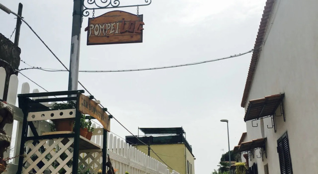 B&B PompeiLog