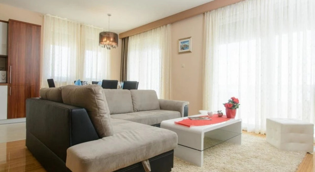 Apartments Villa Aurora 4, Buchen Sie Ferienwohnung Hotels in Gespanschaft Split-Dalmatien mit Pool, Schwimmbad
