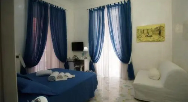 Le Vie Di Napoli B&B, Забронировать Отель Неаполь - исторический центр Неаполь, рядом с Palazzo del Banco di Napoli