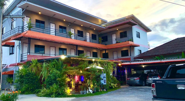 Sandee Place Mountain View Chomthong, Rezerwuj Hotel Hotele w Ban Luang z parkingiem, Parking