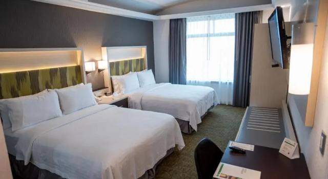 Четырёхместный номер Standard Holiday Inn Queretaro Zona Diamante by IHG