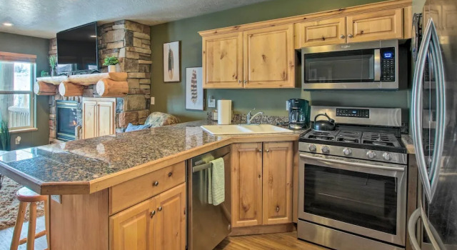 Апартаменты Cozy Eden Condo w/ Mtn Views in Wolf Creek Resort!