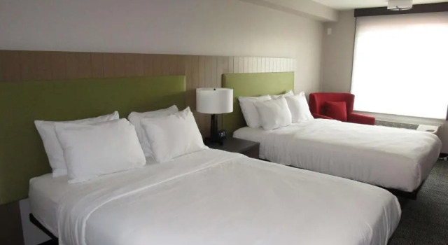 Четырёхместный номер Standard Country Inn & Suites by Radisson, Vallejo Napa Valley, CA