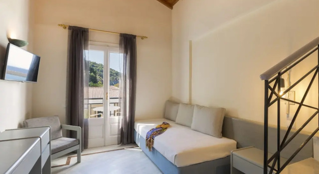 Номер Standard Дуплекс с балконом Samaina Port Hotel