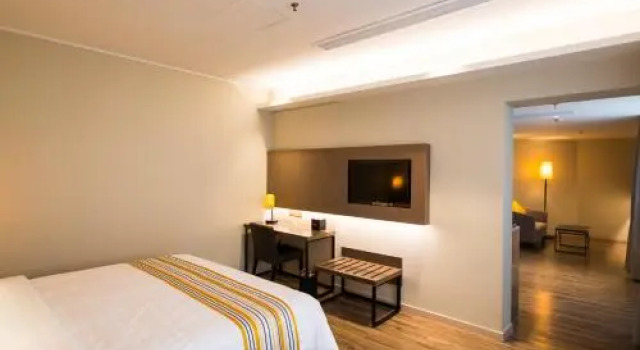 Home Inn Plus Nanjing Longjiang Dinghuaimen, Buchen Sie Hotel Hotels in Gu Lou mit Parkplatz, Parkplätze