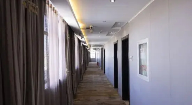 Xiongxian Qiancun Business Hotel, Prenota Hotel Xiong County Cina