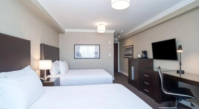 Четырёхместный номер Standard Sandman Hotel Oakville
