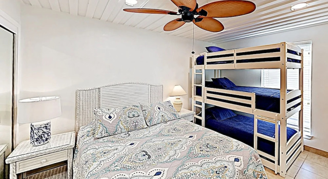 New Listing! Beachfront Bliss W/ Pools & Sauna 3 Bedroom Condo, Buchen Sie Ferienhaus Hotels in Padre Island mit Pool, Schwimmbad