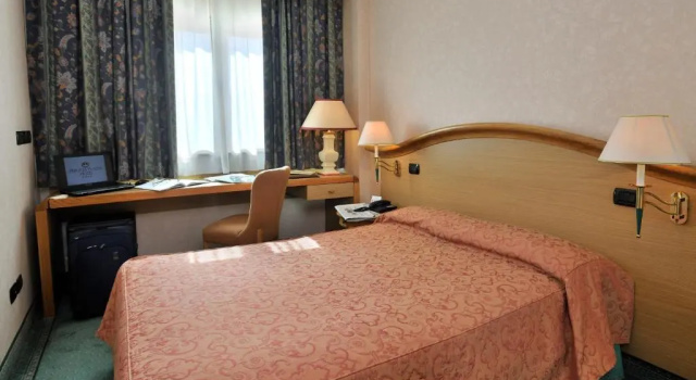 Одноместный номер Economy Perugia Plaza Hotel