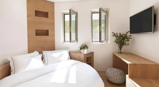 Трёхместный номер Standard с видом на озеро Eden Reserve Hotel