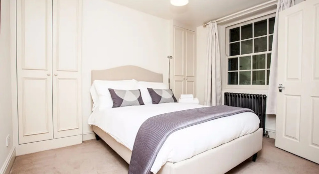 Bright &Spacious Central 1 Bed Basement Flat, Забронировать Отель Ислингтон Лондон, рядом с Картезианский монастырь