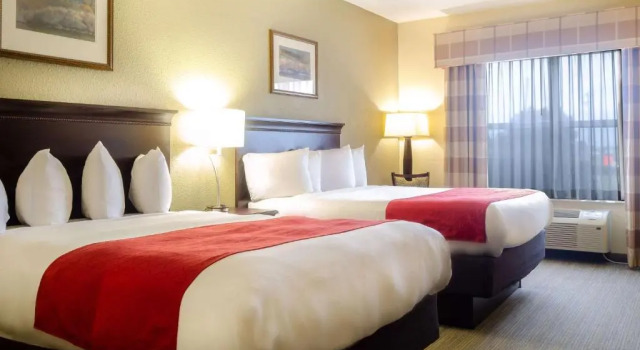 Четырёхместный номер Standard Country Inn & Suites by Radisson, Tuscaloosa, AL