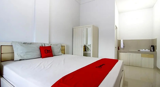 RedDoorz Syariah At Griya Izzara Guest House, Boek Pension Tegalrejo 