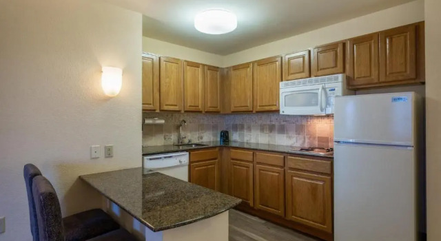 Четырёхместный люкс Staybridge Suites Milwaukee Airport South by IHG