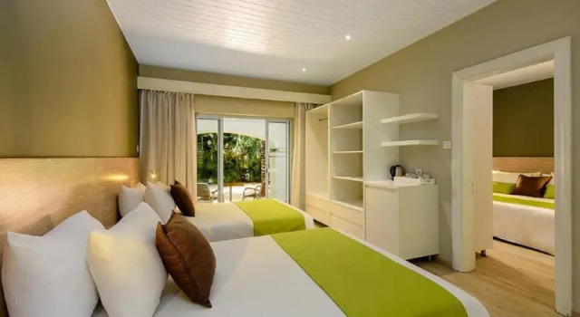 Двухместный номер Superior с балконом и seafront Mauricia Beachcomber Resort & Spa