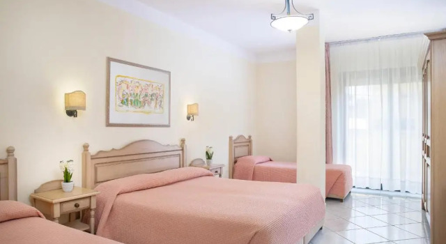 Четырёхместный номер Standard Hotel Maria Rosaria