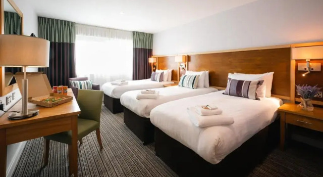 Трёхместный номер Standard Aspect Hotel Park West
