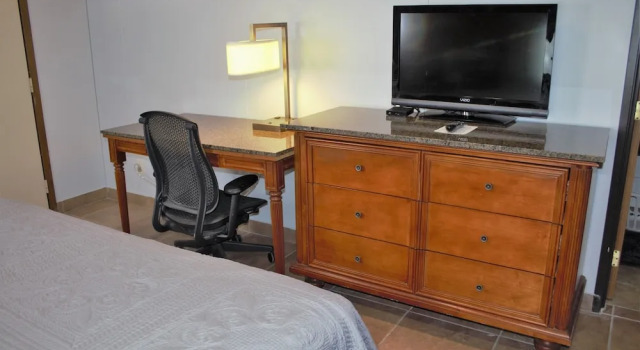 Двухместный номер Standard с видом на озеро Lewis & Clark Resort