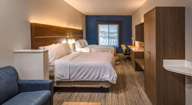 Четырёхместный люкс Holiday Inn Express Reno Airport by IHG