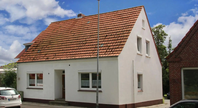 Apartment in Carolinensiel with a high chair and bed