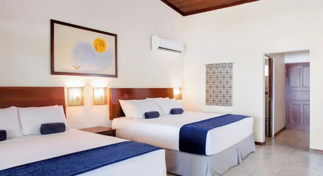 Люкс c 1 комнатой рядом с пляжем The Coast Beachfront Hotel