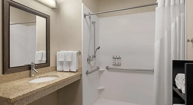 Четырёхместный номер Standard Staybridge Suites Midvale by IHG