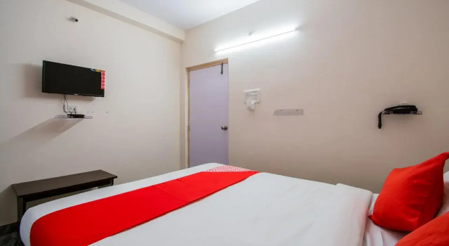 OYO 2653 The Orange Hotel